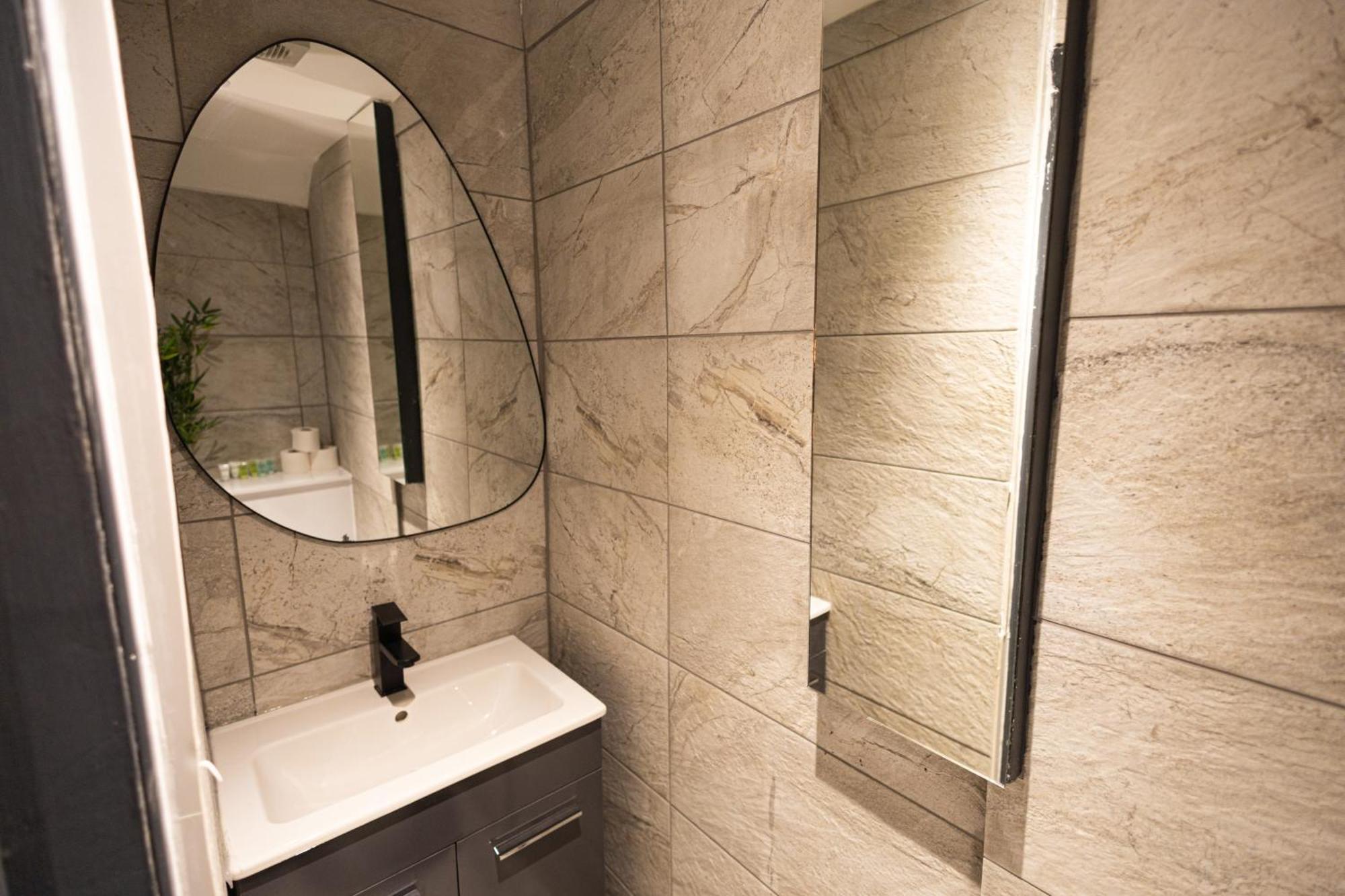 Elegant 1Bedroom Flat With Jacuzzi In A Prime Location London Bagian luar foto