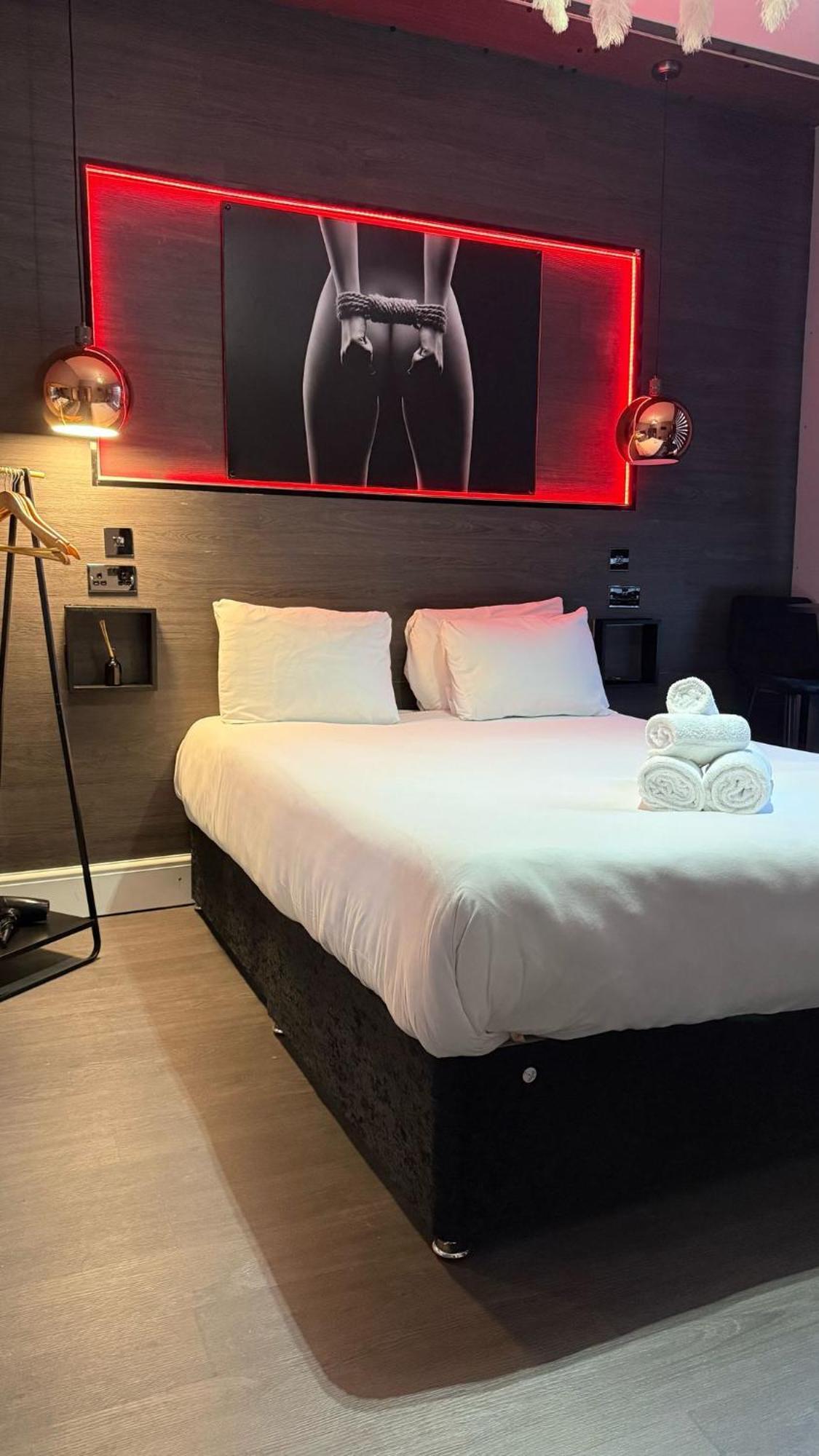 Elegant 1Bedroom Flat With Jacuzzi In A Prime Location London Bagian luar foto